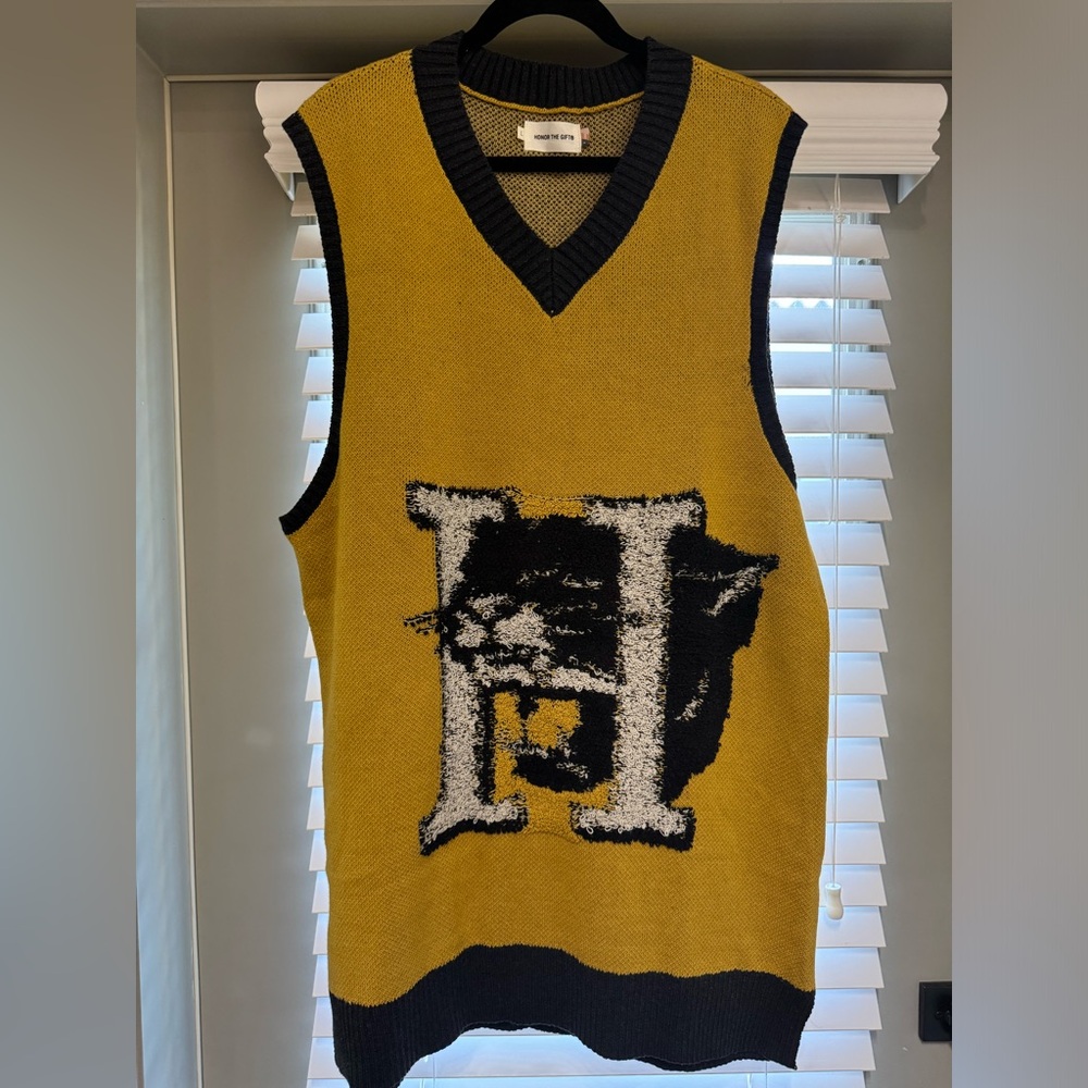 HONOR THE GIFT WOMEN MASCOT SWEATER VEST (MUSTARD)